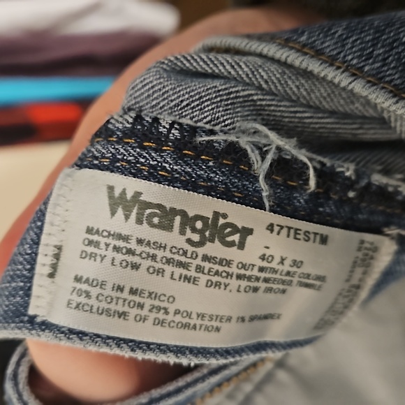 Wrangler Mens 47  Regular advanced fit light wash jeans. - Picture 3 of 5